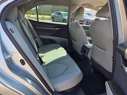 Used 2021 Toyota Camry SE image 16