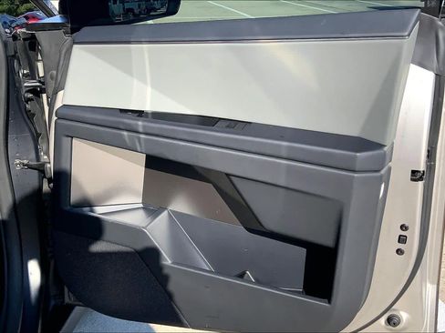 Used 2024 Tesla Cybertruck AWD Crew Cab image 21