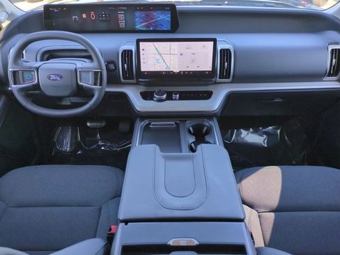 New 2026 Ford Expedition Active image 15