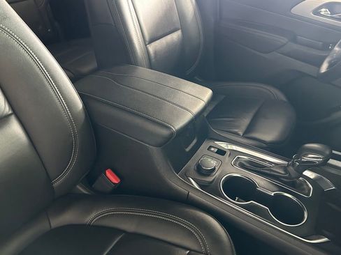 Used 2023 Chevrolet Traverse LT image 31