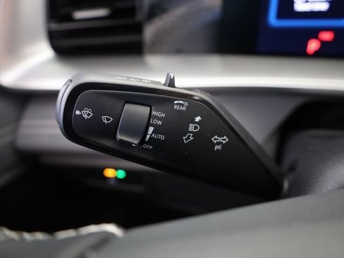 New 2025 Volkswagen Tiguan SE image 26