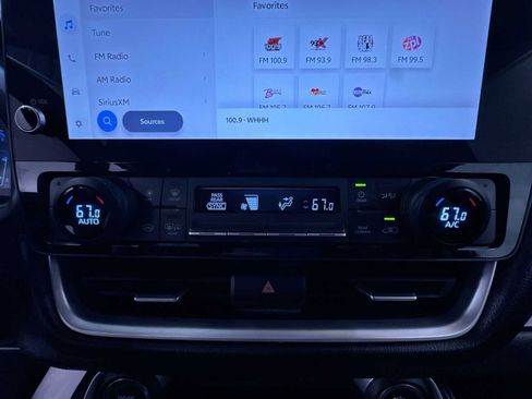 Used 2025 Toyota Grand Highlander AWD image 19