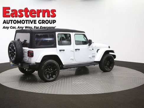 Used 2022 Jeep Wrangler Unlimited Sahara w/ Cold Weather Group AWD/4WD image 43
