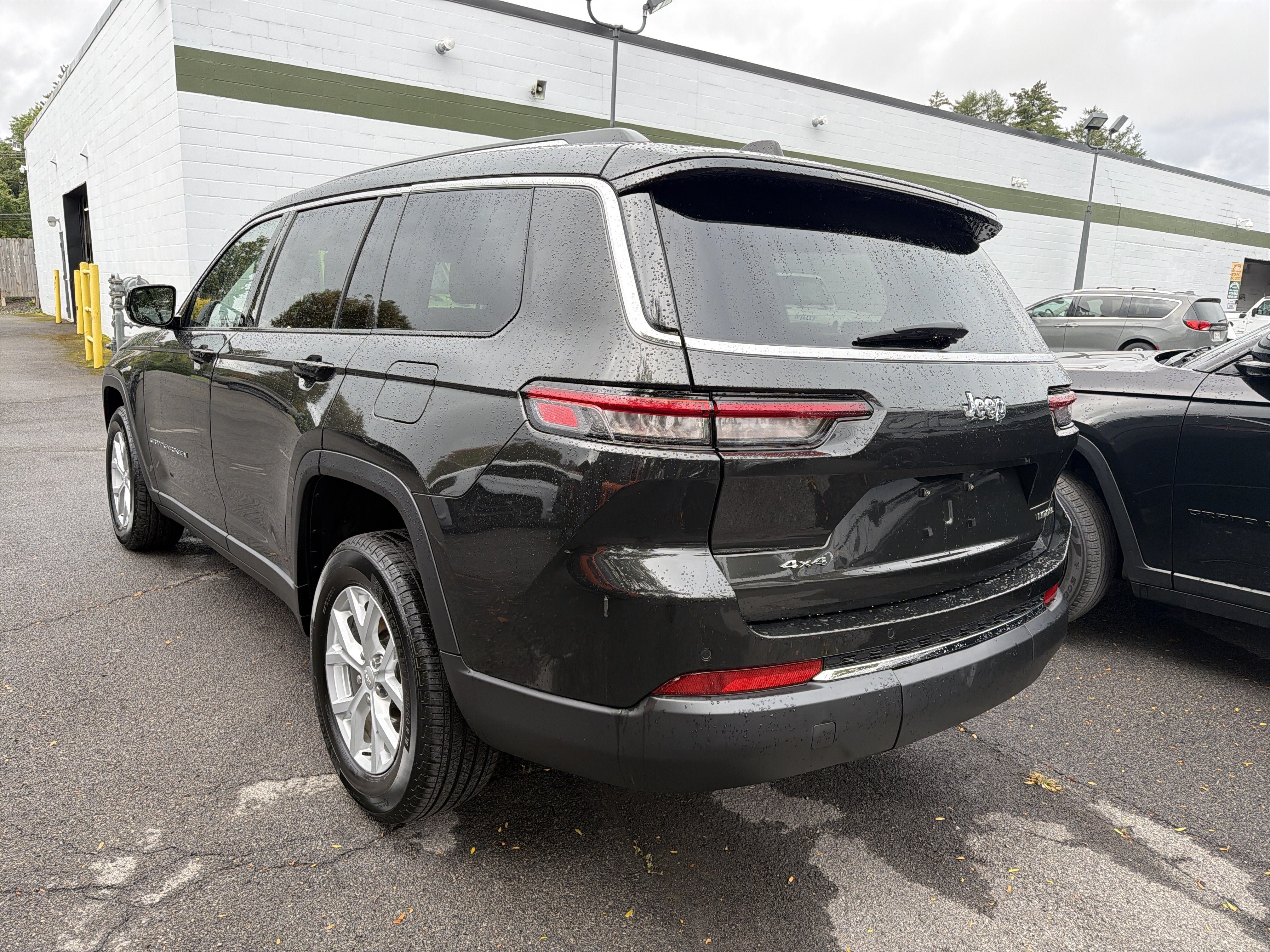 Used 2023 Jeep Grand Cherokee L Limited AWD/4WD image 5