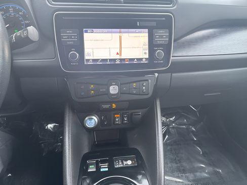 Used 2019 Nissan Leaf SV w/ SV Technology Package image 39