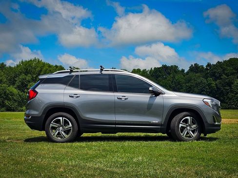Used 2021 GMC Terrain SLT w/ Infotainment Package II AWD/4WD image 3