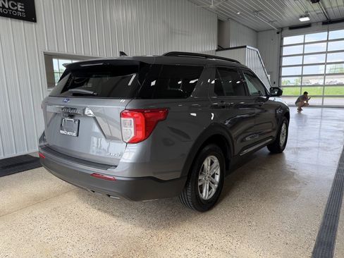 Used 2023 Ford Explorer XLT AWD/4WD image 4