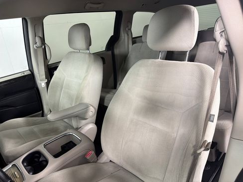 Used 2014 Dodge Grand Caravan SXT w/ UConnect Hands-Free Group FWD image 11
