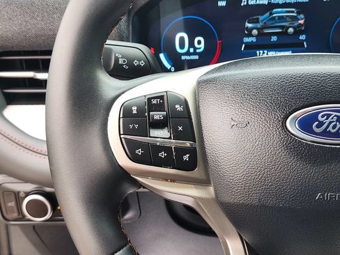 Certified 2025 Ford Explorer Active AWD/4WD image 30