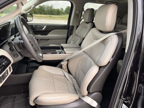 Used 2024 Lincoln Navigator Premiere AWD/4WD image 26