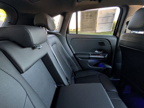 Used 2021 Mercedes-Benz GLA 250 4MATIC image 28