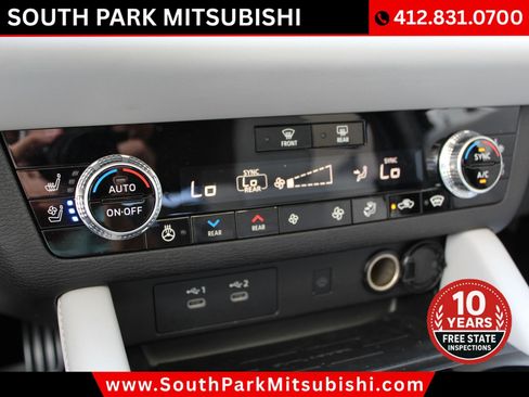 Used 2025 Mitsubishi Outlander AWD image 26