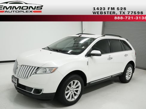 Used 2013 Lincoln MKX FWD image 1