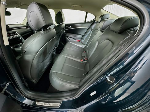 Used 2025 Genesis G70 2.5T RWD image 29