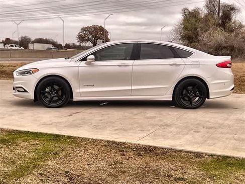 Used 2017 Ford Fusion Platinum image 4