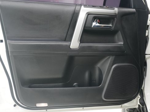 Used 2020 Toyota 4Runner SR5 Premium w/ Moonroof Package RWD image 15