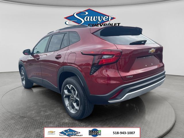 Used 2024 Chevrolet Trax LT w/ Driver Confidence Package FWD image 3