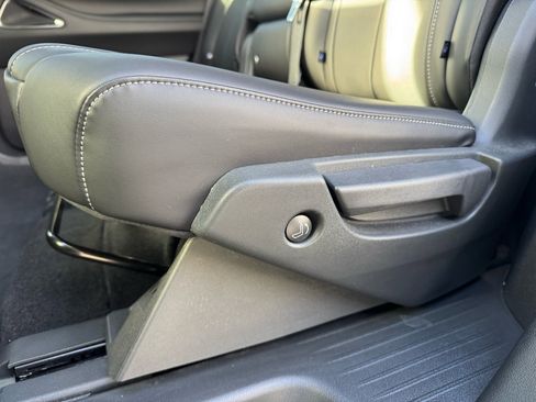 Used 2024 INFINITI QX60 Sensory w/ Vision Package image 11