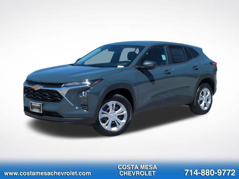 New 2026 Chevrolet Trax LS FWD image 1