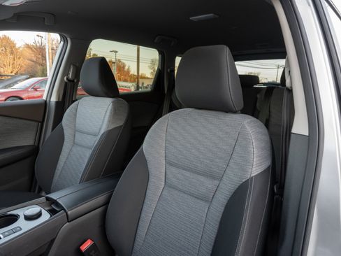 Used 2023 Nissan Rogue SV image 17