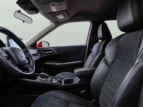 Used 2024 Mitsubishi Outlander AWD image 9