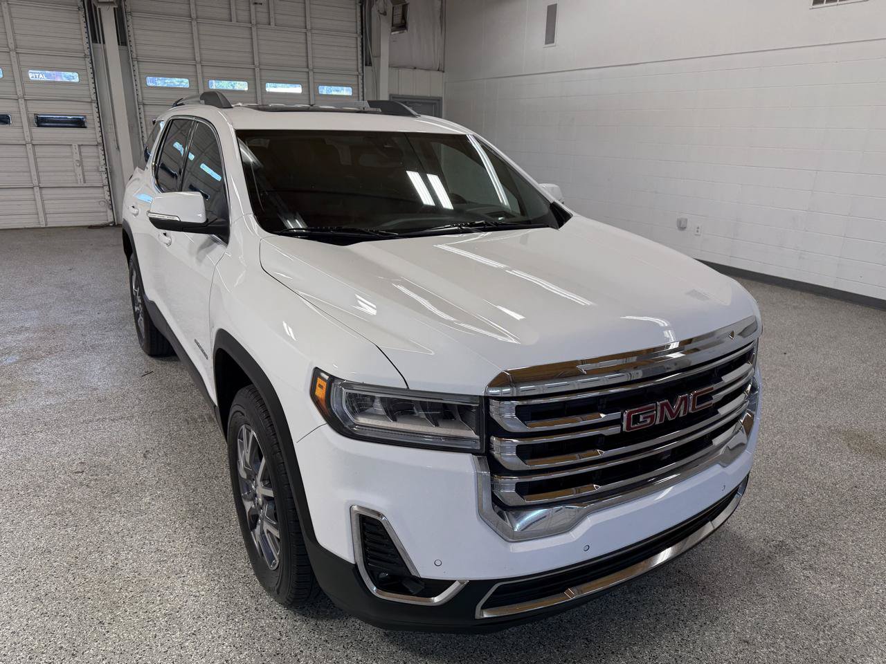 Used 2022 GMC Acadia SLT w/ Technology Package FWD image 4