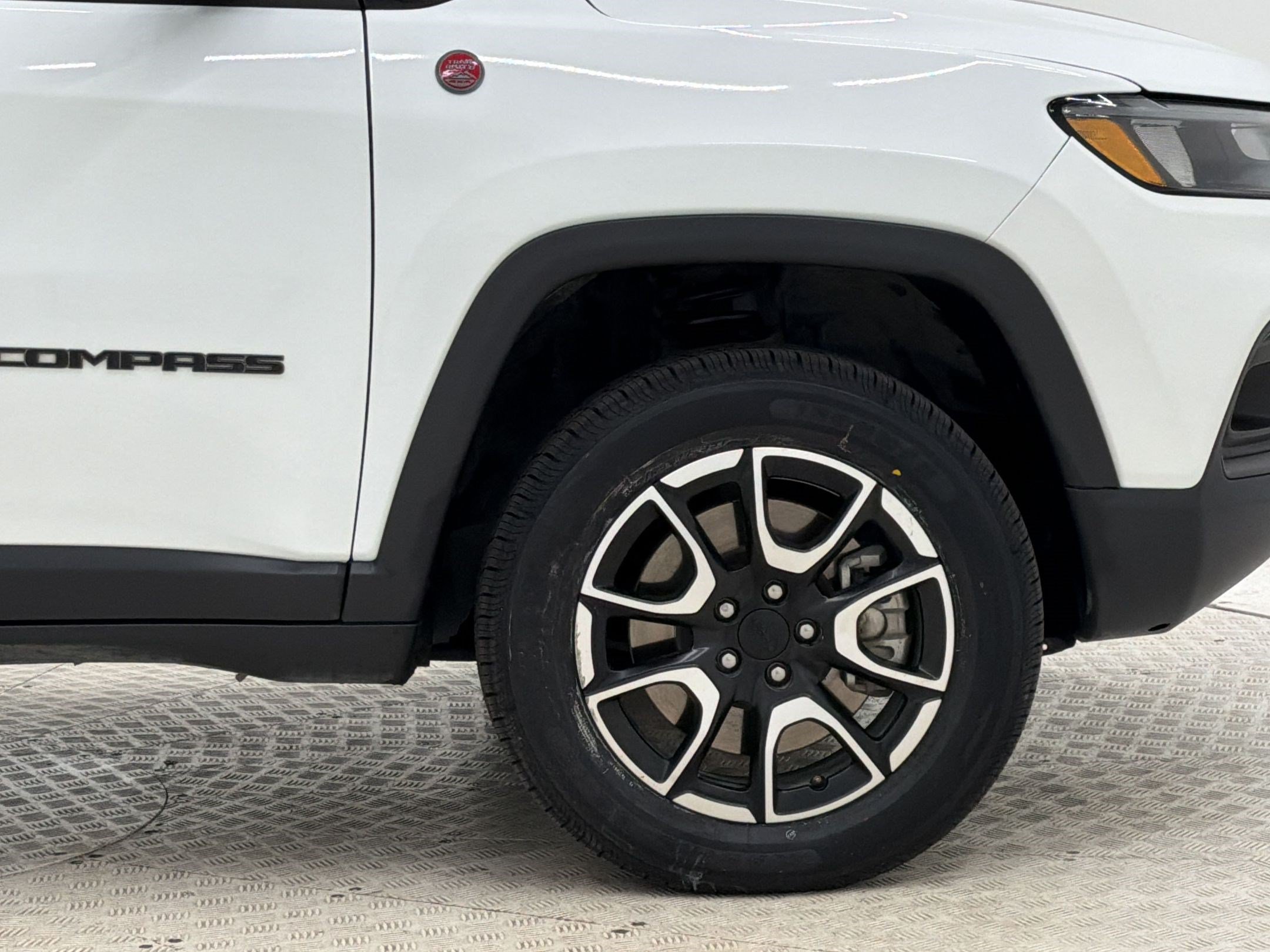 Used 2024 Jeep Compass Trailhawk AWD/4WD image 13