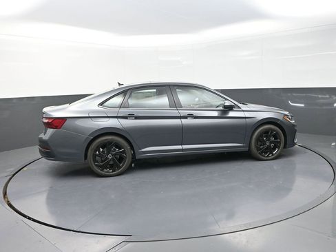 New 2026 Volkswagen Jetta SE image 9