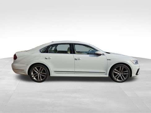 Used 2019 Volkswagen Passat 2.0T SE R-Line image 3