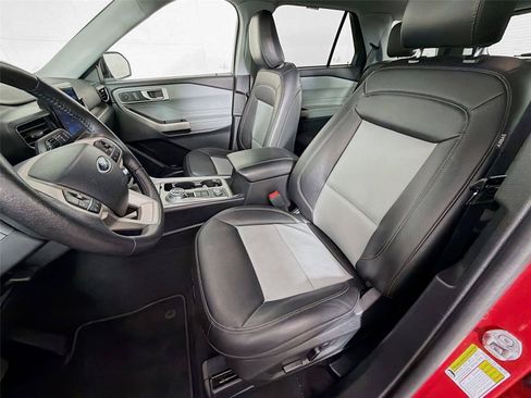 Used 2024 Ford Explorer XLT w/ Equipment Group 202A AWD/4WD image 11