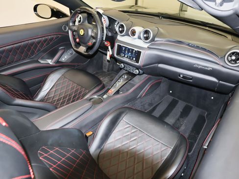 Used 2017 Ferrari California T image 26