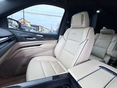 Used 2023 Cadillac Escalade Premium Luxury w/ Performance Package image 14