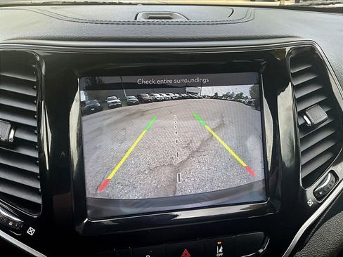 Used 2021 Jeep Cherokee Limited AWD/4WD image 18