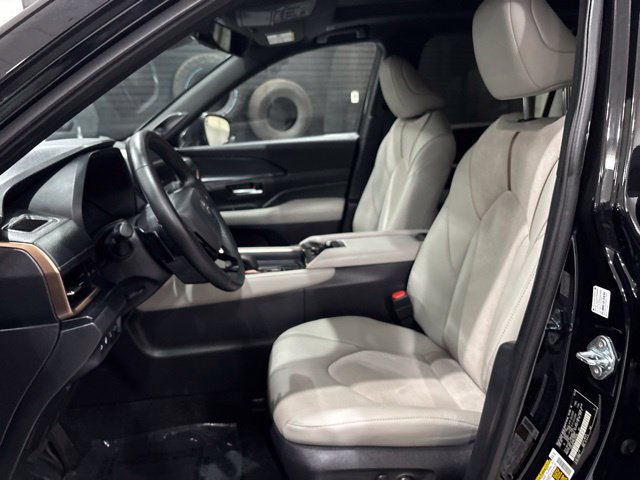 Used 2024 Toyota Grand Highlander AWD Hybrid image 12