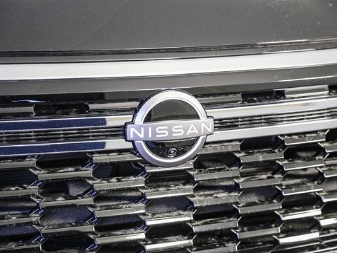 New 2025 Nissan Armada SL w/ Captain's Chari Seat Package image 3