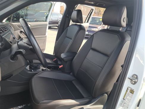 Used 2021 Volkswagen Tiguan SE R-Line image 14