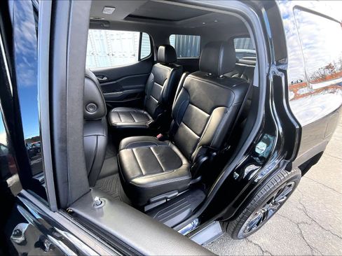 Used 2023 GMC Acadia SLT w/ Elevation Edition image 14