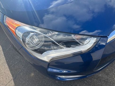 Used 2017 Hyundai Veloster Value Edition image 36