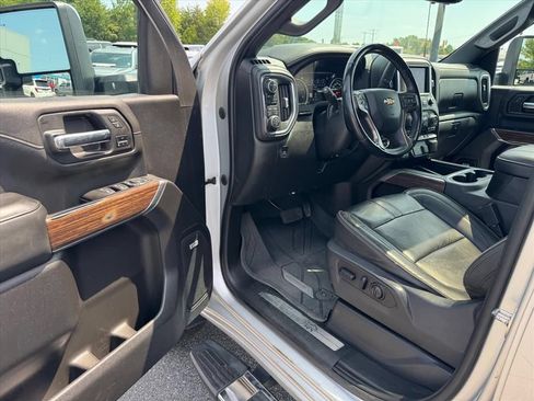 Used 2023 Chevrolet Silverado 2500 High Country w/ Z71 Off-Road Package AWD/4WD image 15