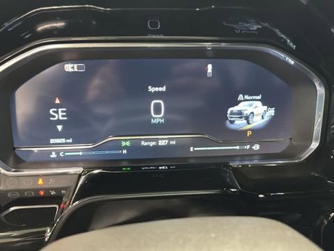 Used 2024 Chevrolet Silverado 1500 ZR2 w/ Technology Package image 13