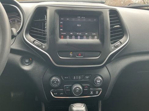 Used 2020 Jeep Cherokee Latitude Plus AWD/4WD image 22
