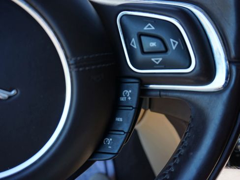 Used 2016 Jaguar XJ R-Sport RWD image 29