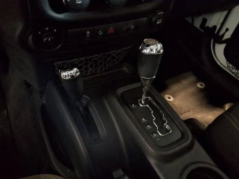 Used 2016 Jeep Wrangler Unlimited Sahara AWD/4WD image 22