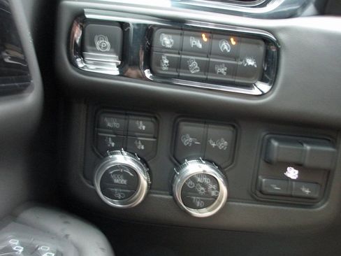 Used 2025 GMC Yukon AT4 Ultimate image 23