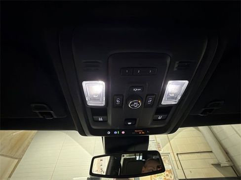 Certified 2024 Chevrolet Suburban Z71 w/ Luxury Package image 22