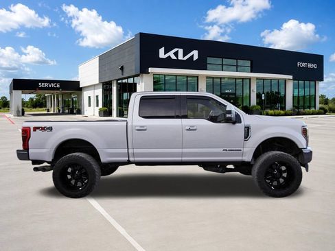 Used 2018 Ford F250 Lariat w/ Lariat Ultimate Package AWD/4WD image 4