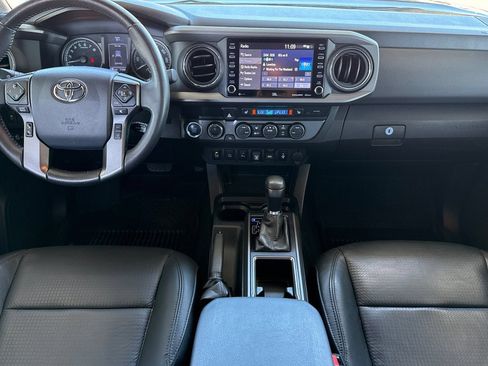 Used 2020 Toyota Tacoma TRD Sport w/ TRD Premium Sport Package AWD/4WD image 20
