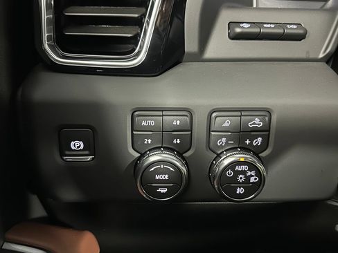 Used 2026 GMC Sierra 2500 Denali Ultimate w/ Max Trailering Package AWD/4WD image 25
