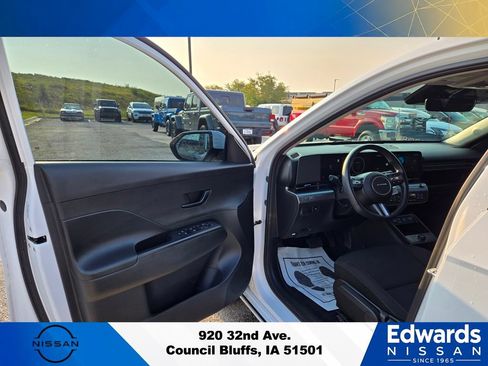 Used 2025 Hyundai Kona SEL FWD image 13