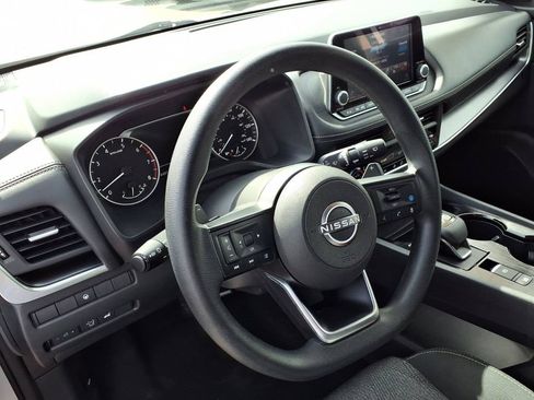 Used 2024 Nissan Rogue SV AWD/4WD image 17